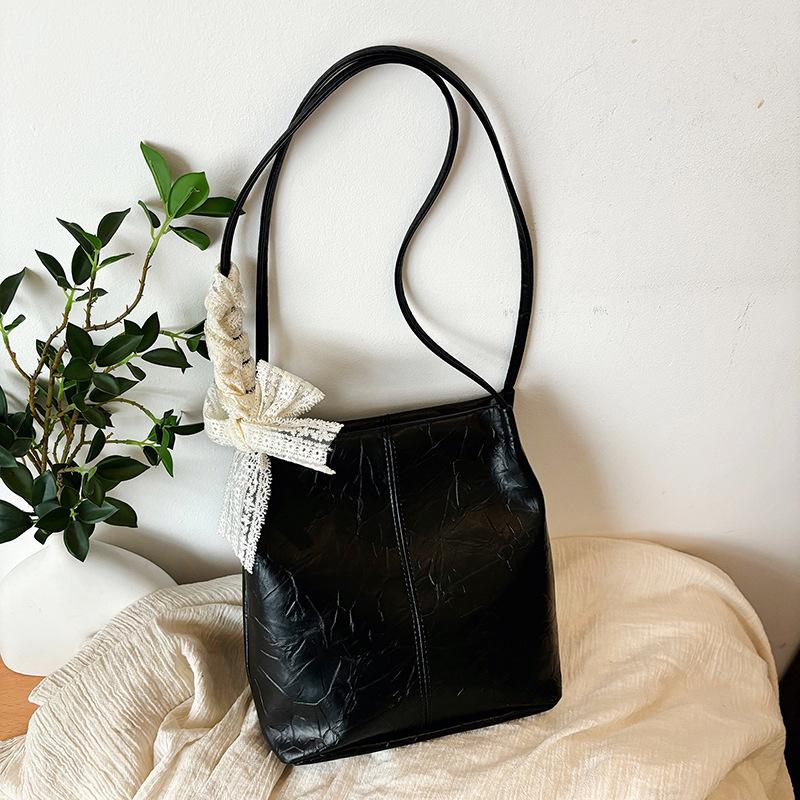 

Casual simple bow versatile personality small square bag women s new high-end texture commuter temperament shoulder bag чёрный