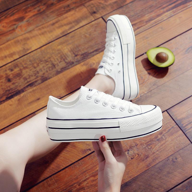 "Retro 1970s Thick-Soled Women's Canvas Sneakers – All-Match Low-Top White Shoes for Height Boost and Casual Style"