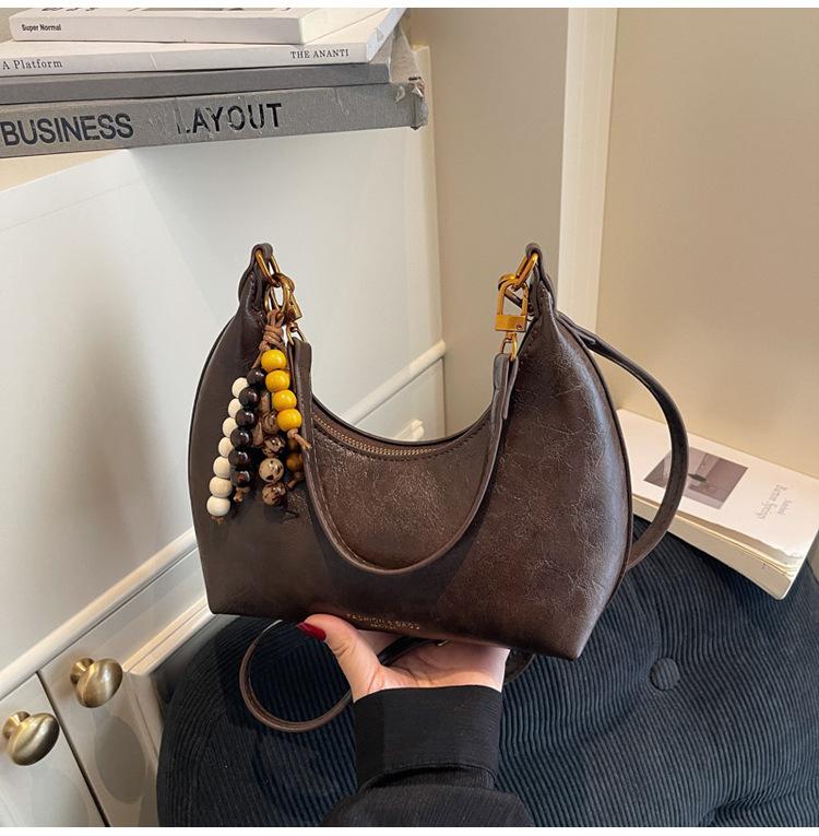 Niche texture underarm bag women's 2025 new retro oil wax leather casual shoulder bag fashionable simple messenger bag