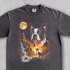 Boston Terrier Heult zum Mond. Vintage Haustier Grafik T-Shirt. Lustiges Hundegeschenk. Übergroßer Streetwear Wilde Nacht. Sterne Unisex Coole Print Tops