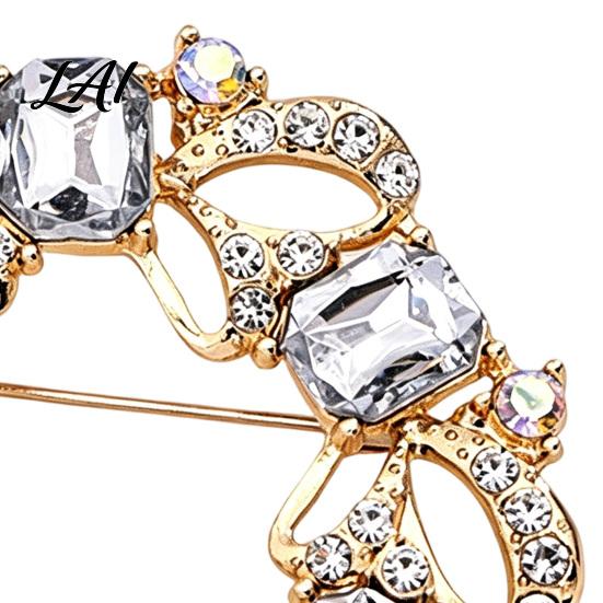 Golden Plated Alloy Brooch Women Rhinestone Hollow Wreath Brooch Dainty Decorative Badge Round Pin Pin Sweater Cardigan Coat Dress Jewelry