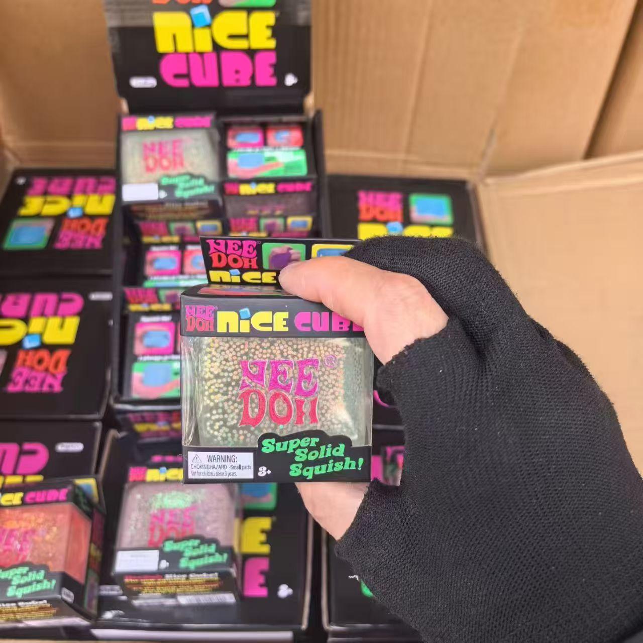 Needoh Nice Cube Squishy Stressbal Lichtgevend in het Donker Langzame Terugslag Sensorische Decompressie Glitter Drukverlichting Voor Volwassenen Speelgoed