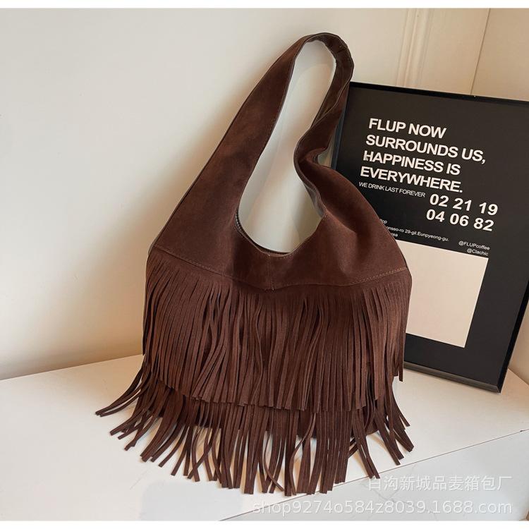 

Fashion personalized tassel large capacity new 2025 new retro popular women simple underarm shoulder tote bag темно-коричневого кольору