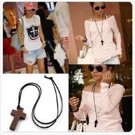 C116 Hot Sale Lee Hyori Same Style Leather Rope Wooden Cross Pendant Necklace Women's Sweater Chain