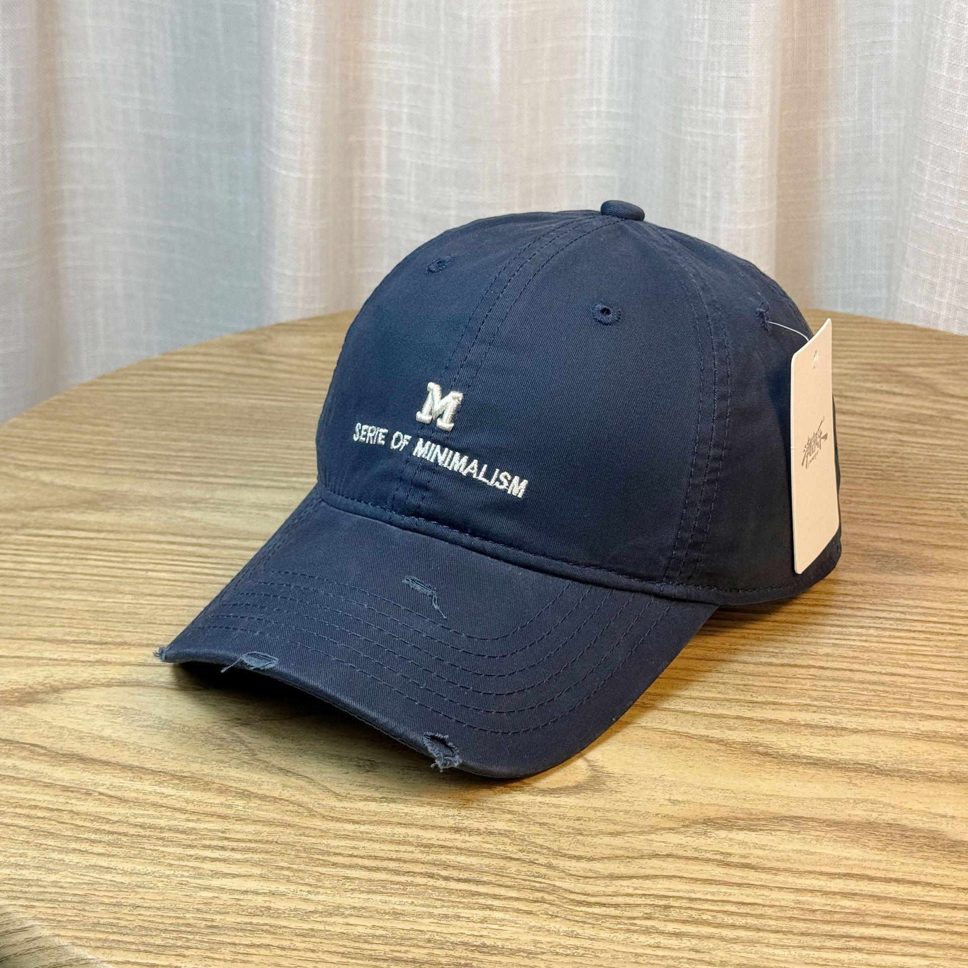 

New 3D Design M Letter embroidered baseball cap for men and women, versatile soft-top cap that makes the face look smaller and is trendy Adult54-60Adjustable темно-синього кольору