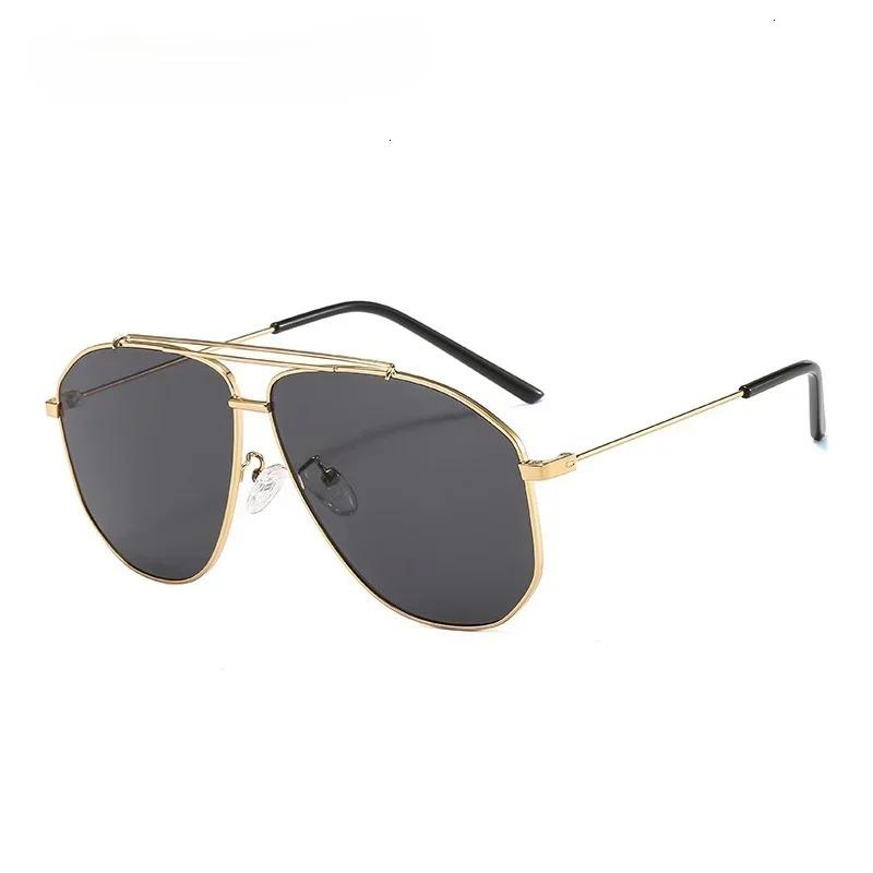 New Women Sunglasses Retro Large Frame Sun Glasses Trend Outdoor Holiday Man Eyeglasses Toad Mirror UV400