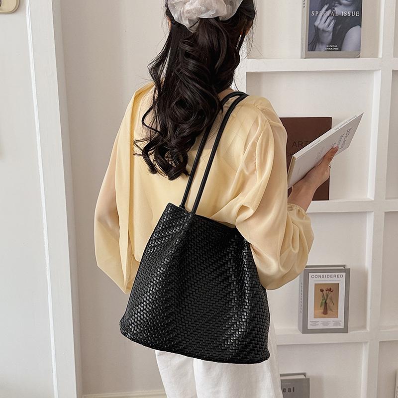 Borsa Tote Grande Intrecciata con Tracolla Lunga e Design Spazioso Perfetta per la Spesa Quotidiana e le Uscite