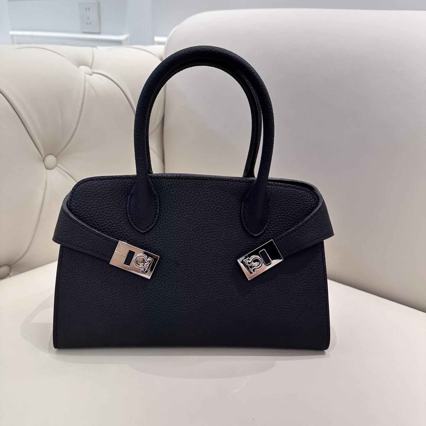 

Новый стиль * Универсальный, высококлассный, 2025, женские сумки, большая вместимость, модная сумка, повседневная сумка-тоут, большая сумка 29x16x19 чёрный