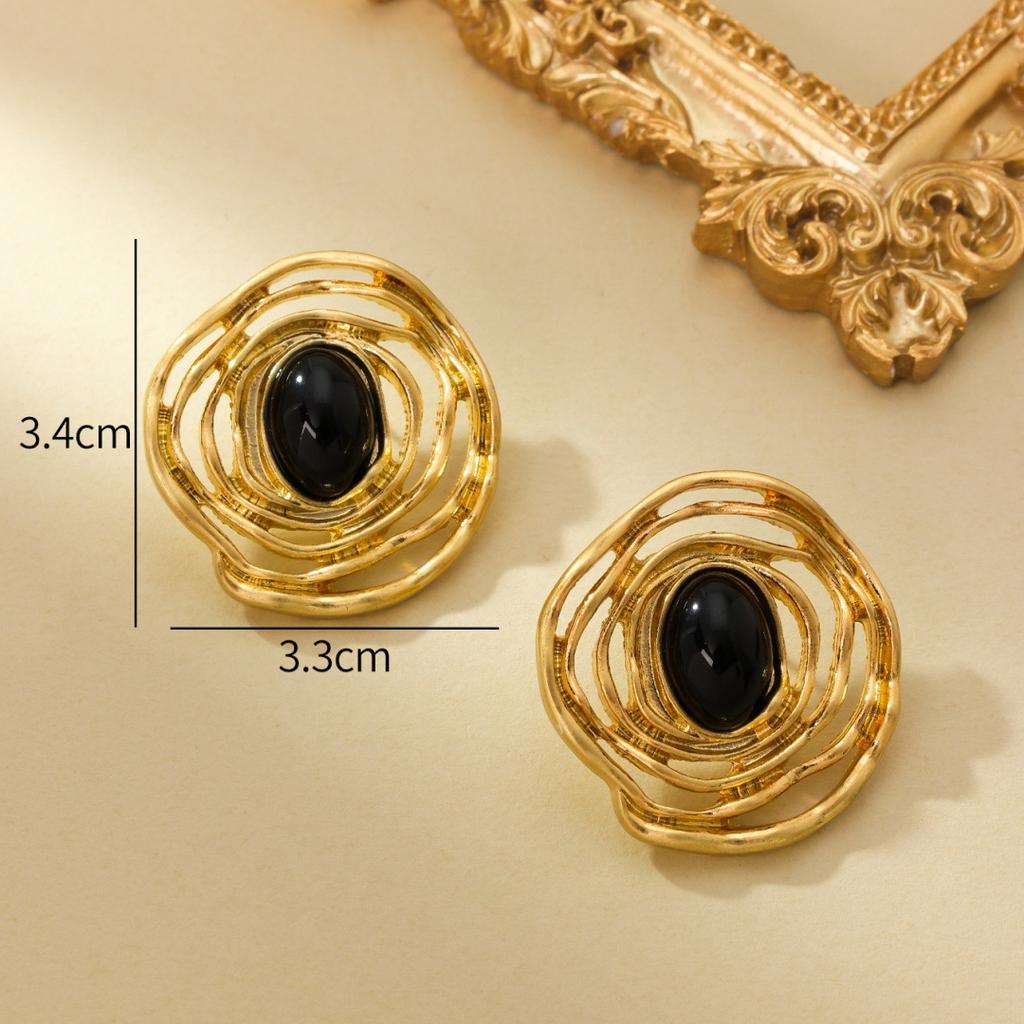 Hollow Round Earrings Women'S Gold Retro Stud Earrings Light Luxury Niche High-End Earrings Temperament Exaggerated Earrings