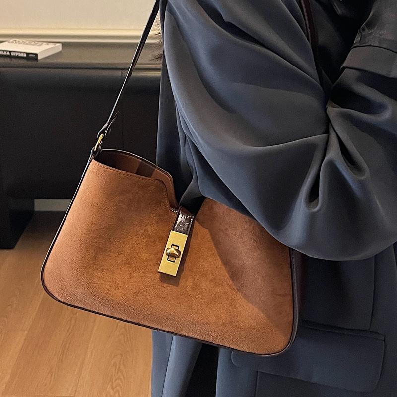 Underarm Bag Women's 2025 New Messenger Bag High Sense Popular Casual Versatile Shoulder Bag Autumn and Winter Baguette Bag