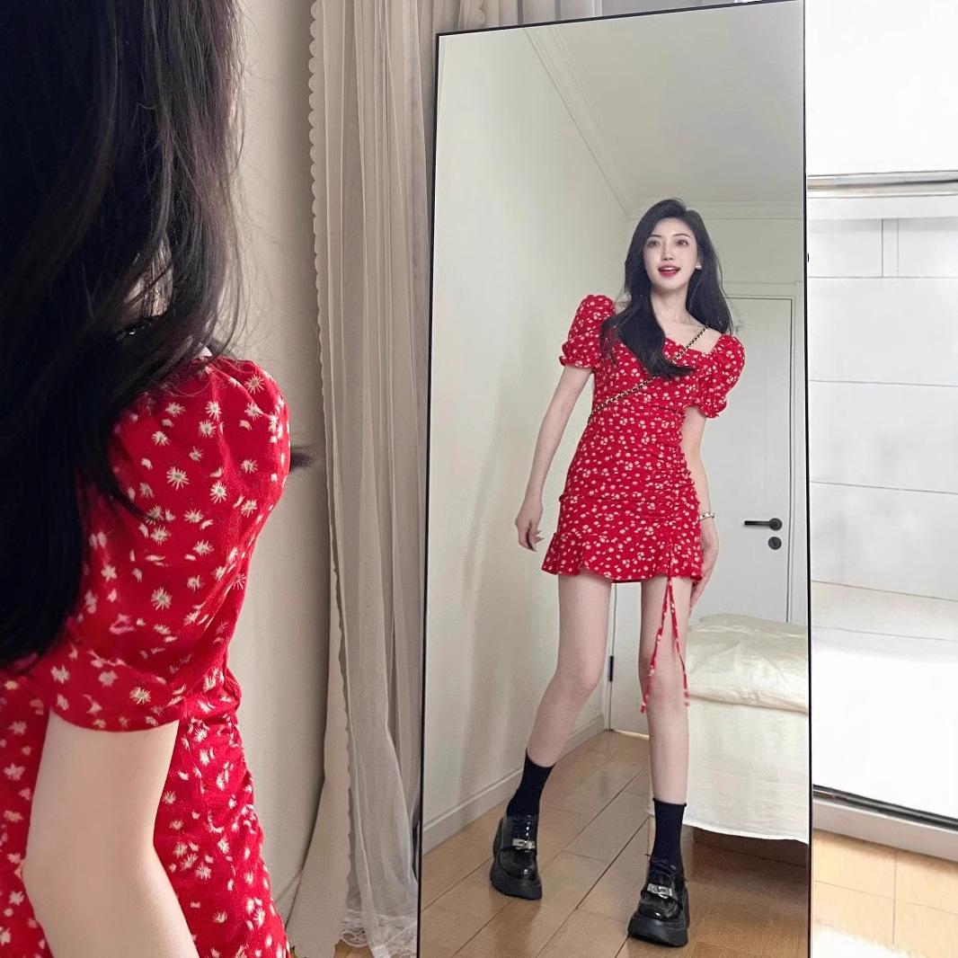

Bellflower Red Floral Square Neck Petite Mini Dress with Puff Sleeves L Premium красный