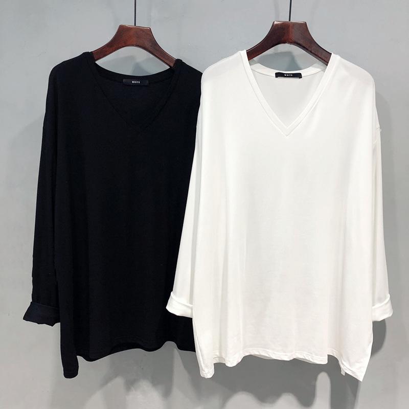 

Женская футболка с V-образным вырезом и длинным рукавом, очень большая, европейский стиль, тренд весна/осень 2025, свободный крой, скрывает живот, стройнит, до 300 фунтов. XL for 130-160 lbs белый