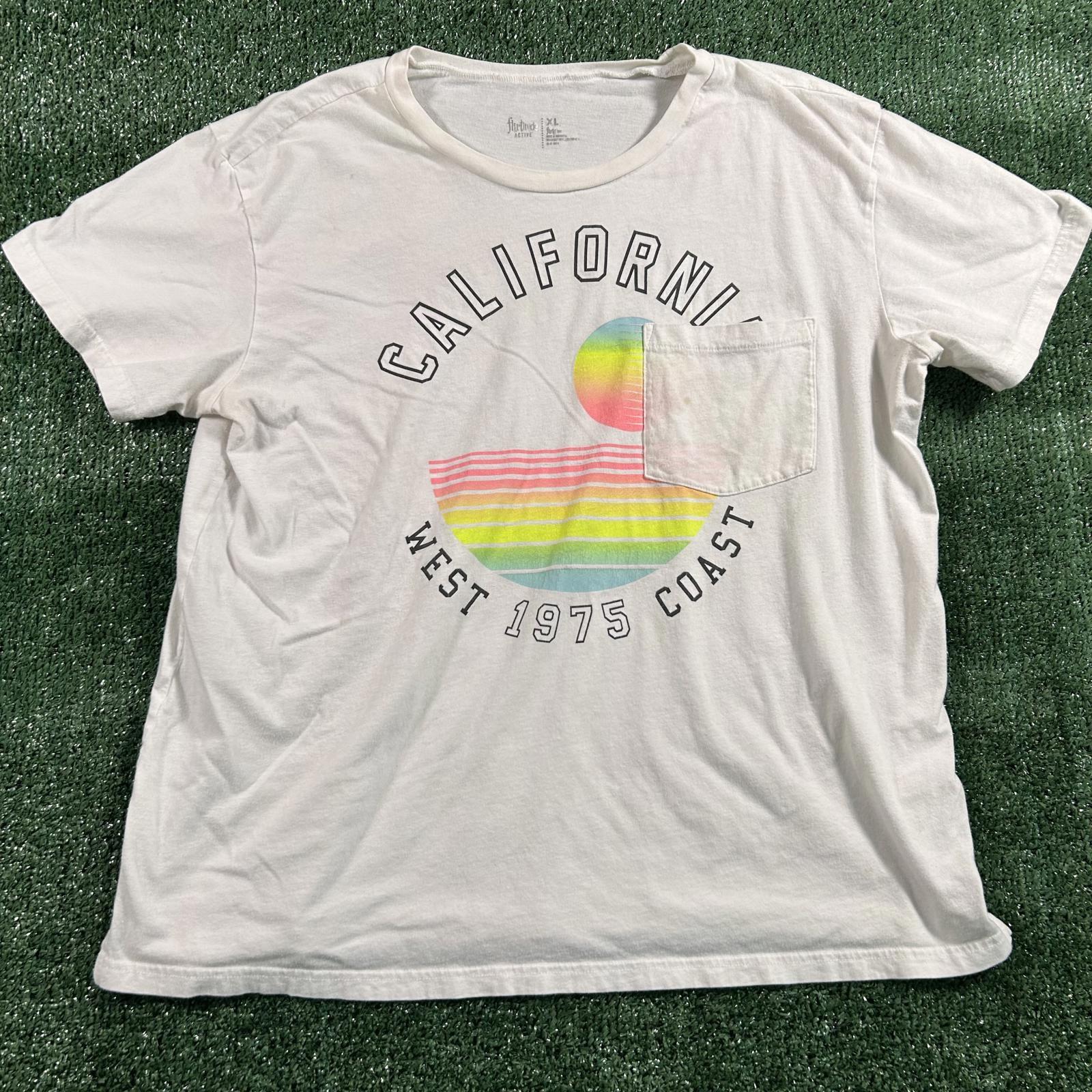 White Graphic T-Shirt with California print. XL L
