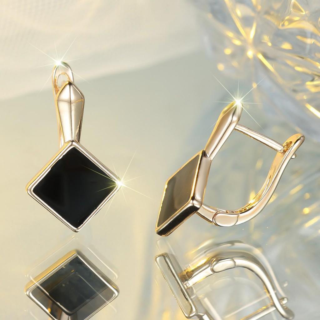 Koreanische minimalistische schwarze Rauten-Ohrklemmen - Elegantes und vielseitiges Design.