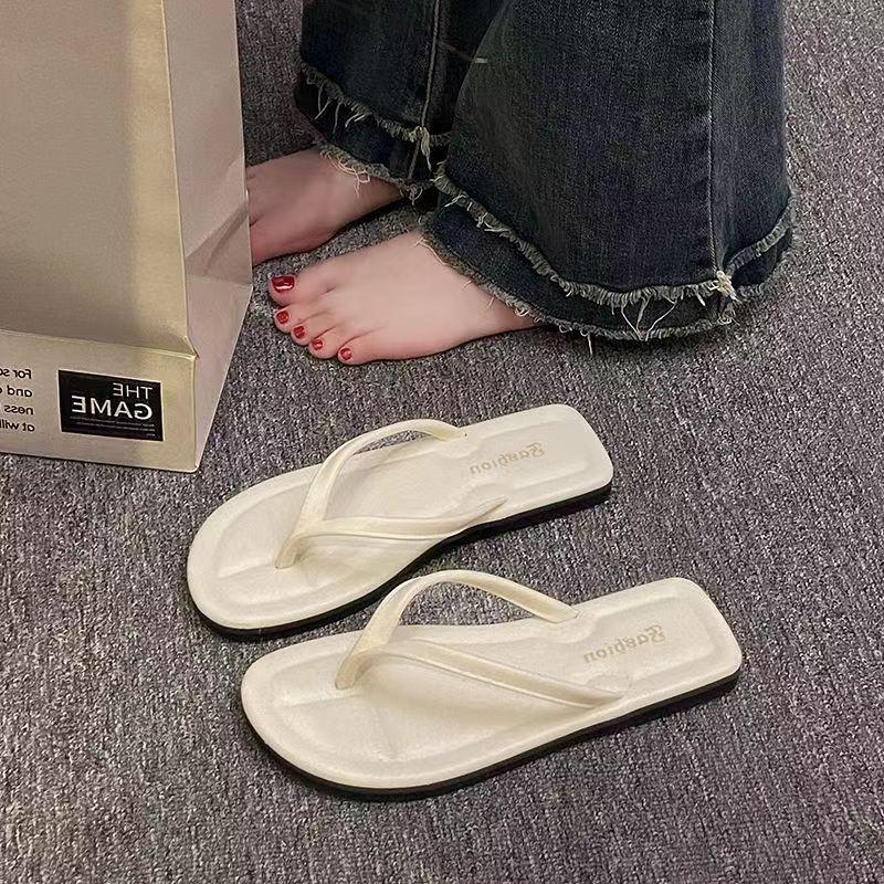 

Beach flip-flops women s outer wear summer new foot slippers flat bottom seaside toe sandals 36 (one size smaller)