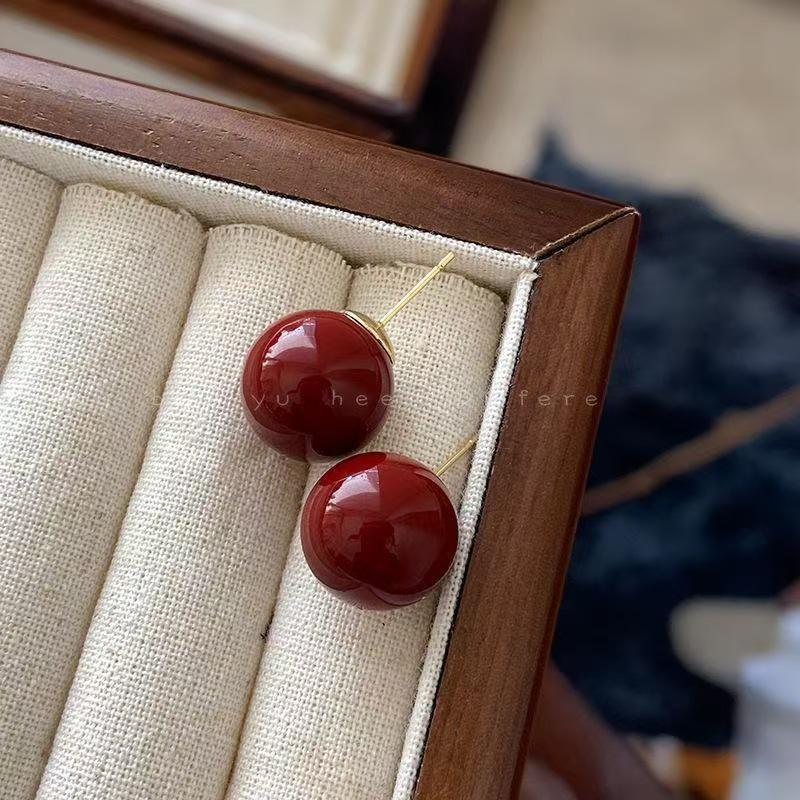 Elegant French Luxury Pearl Stud Earrings for Women - Stylish, Versatile & Sophisticated