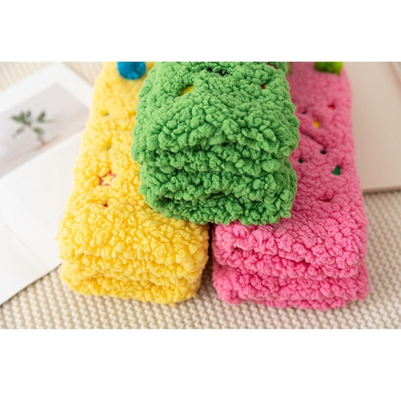 Chaussettes en laine de peau de mouton pour femmes Longueur mi-mollet Chaussettes de sol mignonnes pour l'automne et l'hiver Épaissies et chaudes Chaussettes de nuit ultra-épaisses pour usage domestique