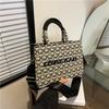 New street photography mix and match contrasting color tote bag portable shoulder messenger trendy women's bag