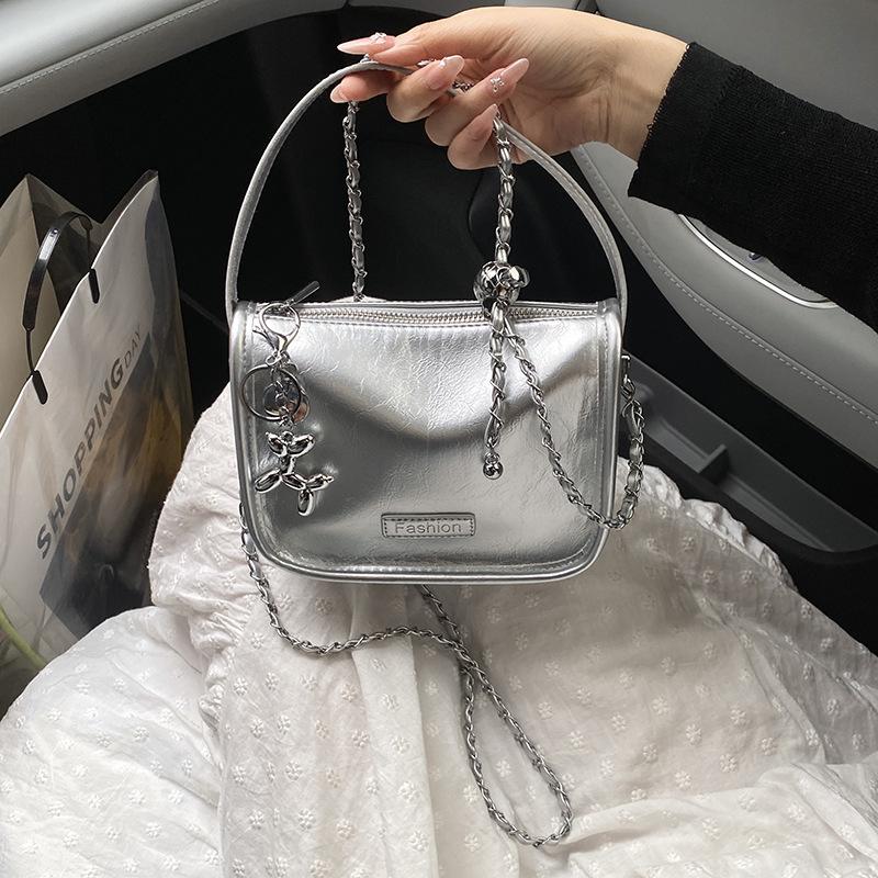Super fire small bag women s new summer women s fashion popular chain messenger bag versatile portable small square bag