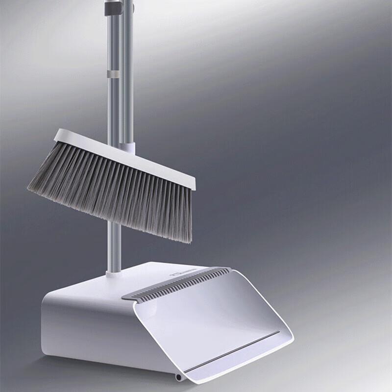 David Comb Dustpan and Broom Set
