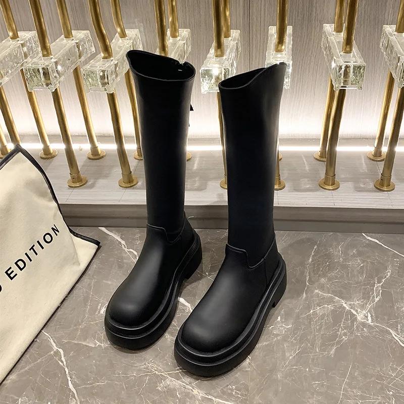 

Модные новые кожаные сапоги на платформе для женщин, модные женские туфли с мягкой подошвой, дизайнерские повседневные туфли длиной до колена для женщин 35