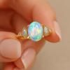 Naturlig Vit Opal Ädelsten Guld Statement Ring, Eld Etiopisk Opal Ädelsten Guldring, Födelsesten Ring för Kvinnor, Opal Minimalistisk Gåva
