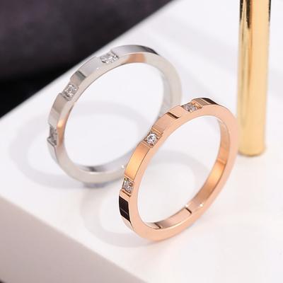 Anel de Aço Titânio com Três Diamantes para Casais Anel de Dedo Estiloso com Banda Fina Joia da Moda