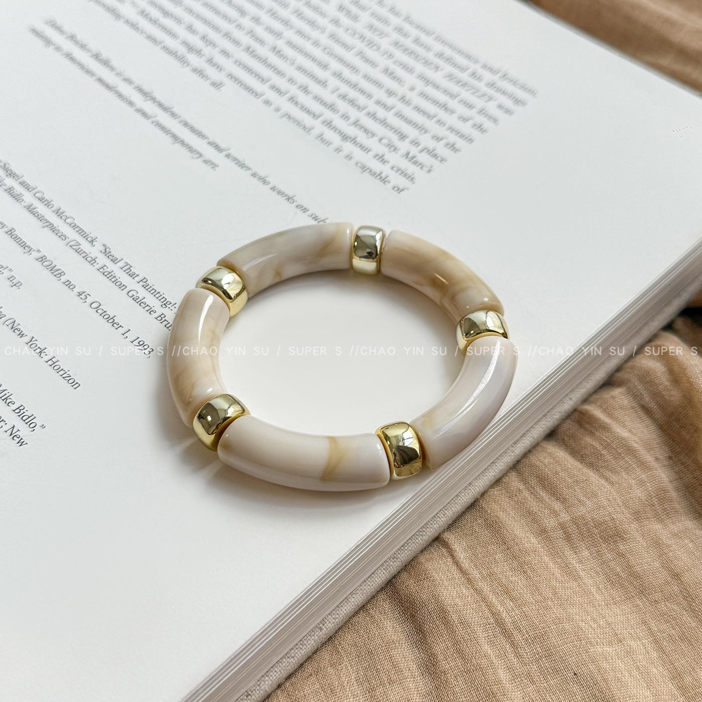 

Gradient Acrylic Round Vintage Bracelet - Versatile High-End Fashion Jewelry