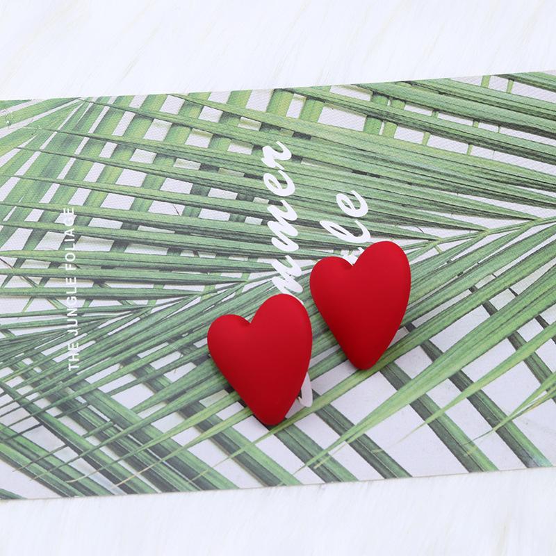 Pinkdudu Милые серьги-пусеты в форме сердца Акриловые Мини Разноцветные Серьги Простые Повседневные Модные Украшения PD2233 M красный