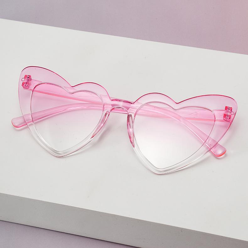 Trendy Heart-shaped Sunglasses for Women Retro Fashion UV Protection Lightweight Eyewear Ideal for Beach Party Festival Vacation