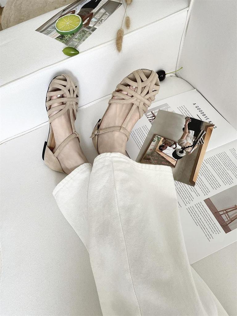 Französisch Mori Ankola rote Tasche Kopf Sandalen Damen flach 2025 Sommer Rock T-Riemen gewebte Römersandalen