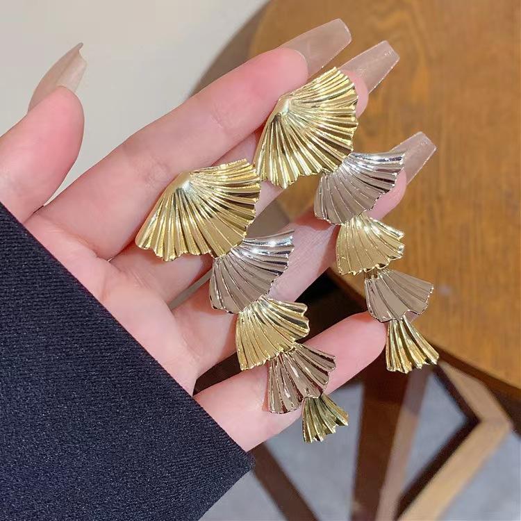 111 Silver Needle Cold Wind Ginkgo Biloba Earrings Women's European and American Exaggerated Long Metal Fringed Earrings Design Earrings