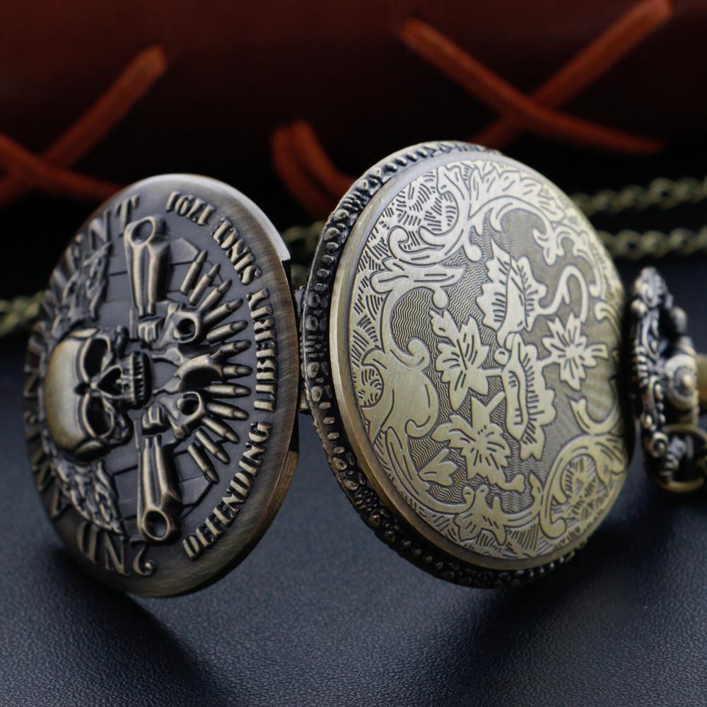 Orologio da Tasca Scheletro Cavaliere Quarzo Orologio Collana Steampunk Ciondolo Orologio in Metallo Acciaio Inossidabile con Catena Corta Regalo Cf1223