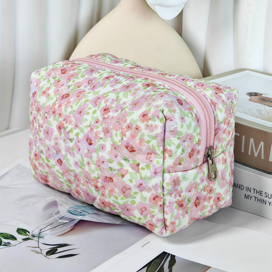 Large Capacity Little Bear Print Makeup Bag – Portable Girlish Polyester Toiletry Storage