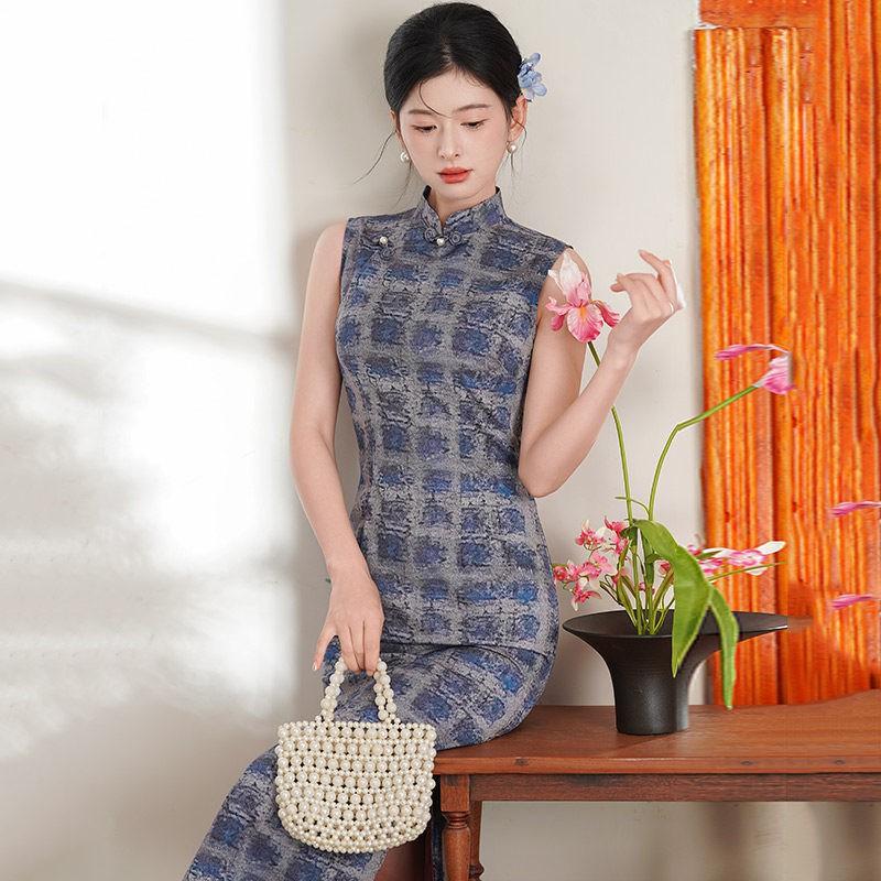Modern Chinese-Inspired Sleeveless Long Cheongsam Dress With Grid Stand Collar Design Women 2026