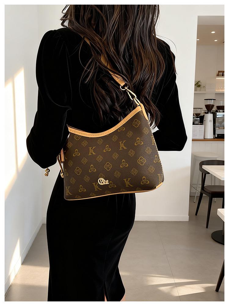 Stylish Tri-Color Crescent Crossbody Bag for Women - New, Versatile, Fashionable & Exquisite Design for Commuting & Outdoor Use