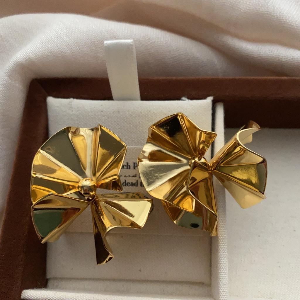 Three-Dimensional Metal Folding Earrings, Stud Earrings, Artistic Personality Retro Light Luxury Fashion Simple Three-Dimensional Niche High-End