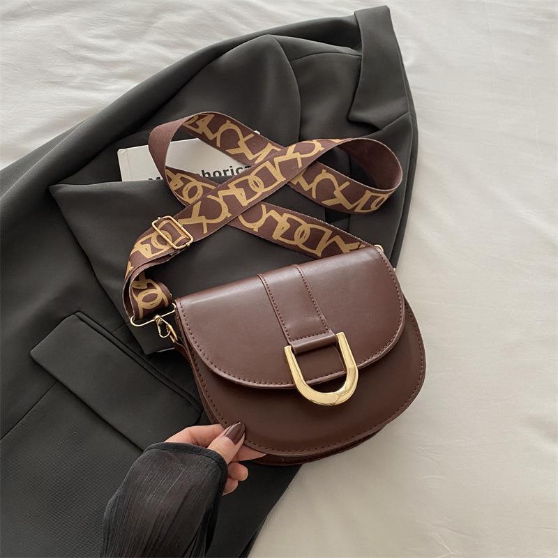 High value foreign style small bag women 2025 new trendy fashion versatile messenger bag Internet celebrity shoulder saddle bag