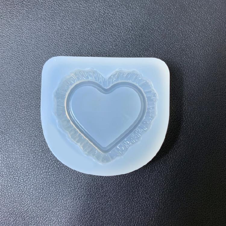Soft Silicone Jewelry Pendant Mold Feature Textured Heart Shape For Professional Crafters And Hobbyists Alike