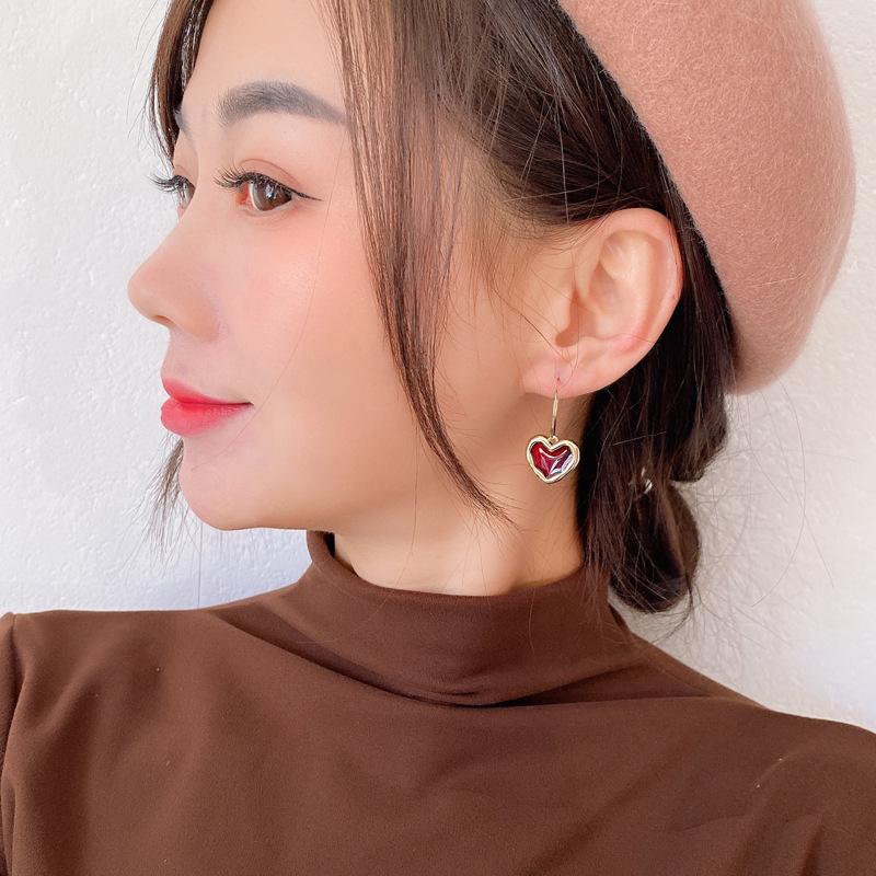 Sweet Burgundy Enamel Heart Earrings For Women Girl Gold Color Metal Love Heart Hanging Dangle Earrings Vintage Jewelry Brincos