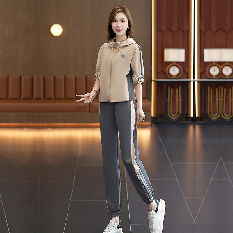 Women's Spring & Autumn Hooded Fashion Tracksuit - Stylish Contrast Color Two-Piece Suit with Sweatpants