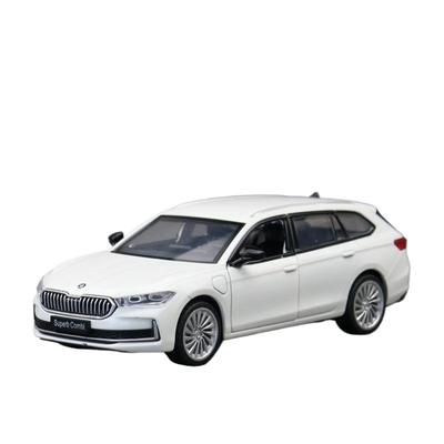 Měřítko 1/35 Škoda Superb Combi Sedan Hračka Model Auta MSZ Kovový Odlitek Miniatura Stahovací Zvuk a Světlo Sběratelský Dárek pro Děti Kluuky