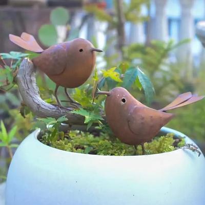 A Pair of Retro Metal Bird Sculptures for Garden, Courtyard and Lawn Decoration - Perfect Gift for Birds Enthusiasts