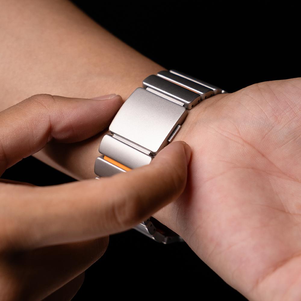 Titanium Fluoroelastomer Rubber Strap For Apple Watch Series 11 Band 46mm Magnetic Belt For Iwatch Ultra3 49mm 10 9 8 7 45mm 6 5 4 Se 44mm 42mm