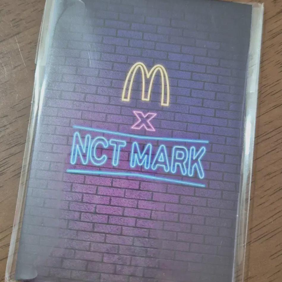 

Карточка с фото Марка из NCT от McDonald s продается запечатанной