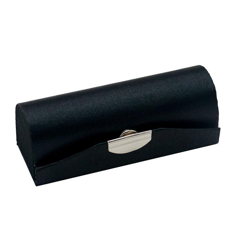 

Однотонний футляр-тримач для помади з дзеркальцем всередині та застібкою-кнопкою чорний