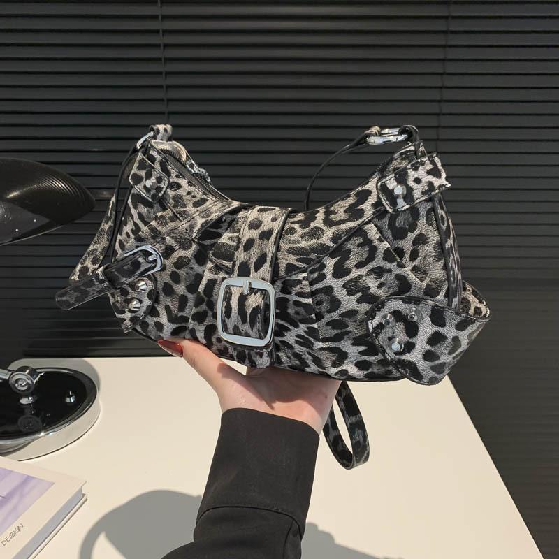 

Повседневная сумка под мышкой модная сумка женская 2025 зима новая простая сумка-мессенджер с леопардовым принтом корейская версия трендовая сумка на плечо чёрный