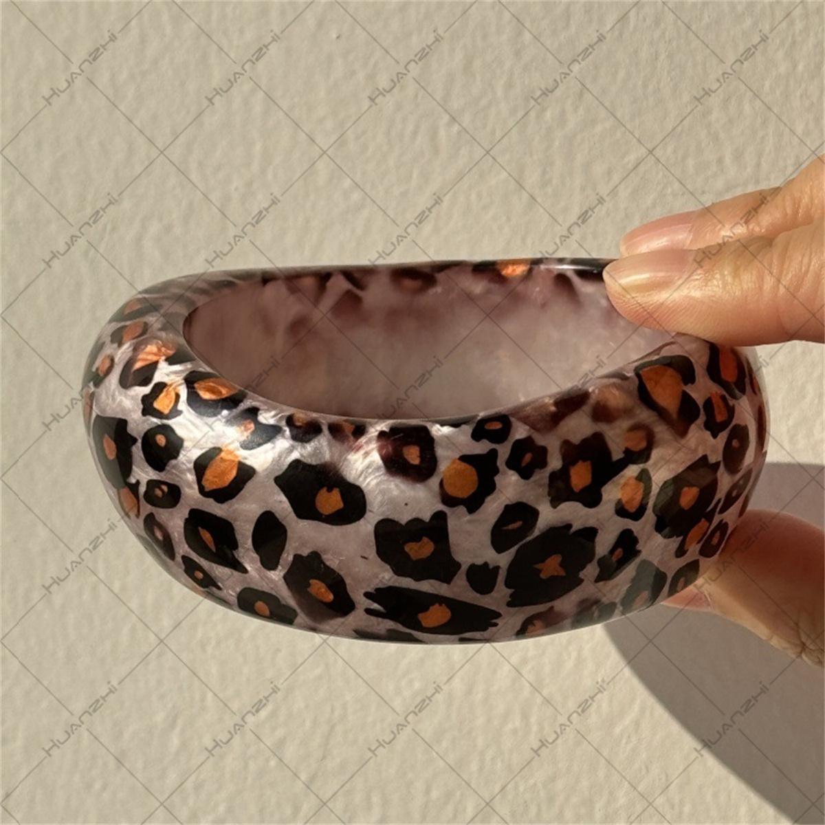 Fashion Vintage Punk Leopard Black Color Metal Bangles Fashion Hip Hop Round Geometric Wide Bangles Bracelets Wrist Jewelry