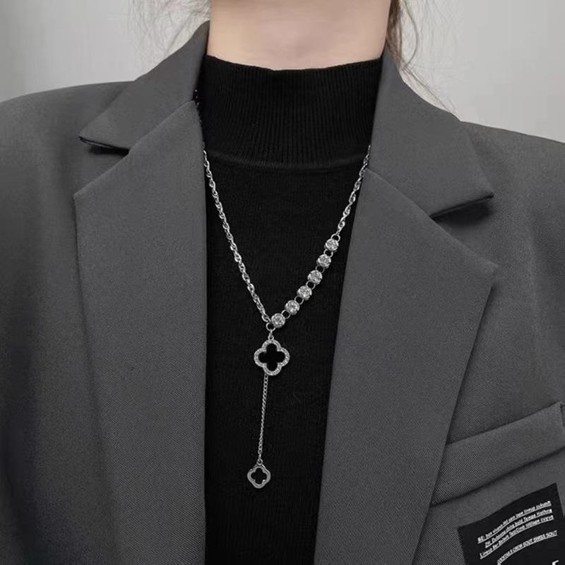 leaf clover necklace women's light luxury high-end sense fringed collarbone chain fashionable versatile niche design sweater chain
