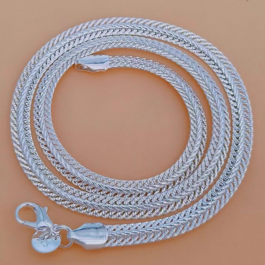 Colar Simples e Popular de Osso de Cobra Plano, Estilo de Alto Valor, Joia Personalizada e Versátil.